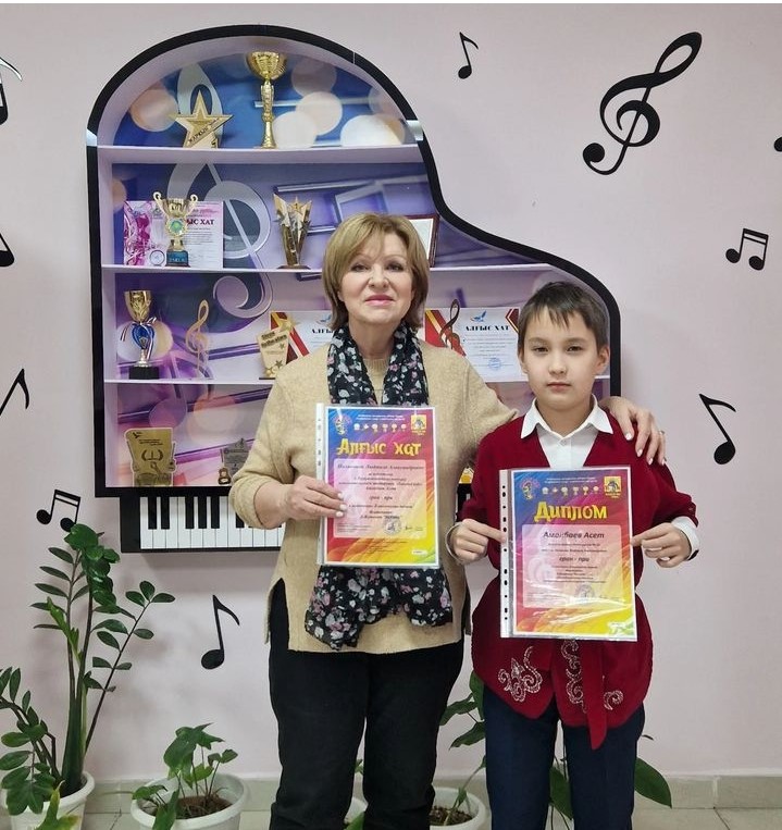 Аманбаев Асет с педагогом